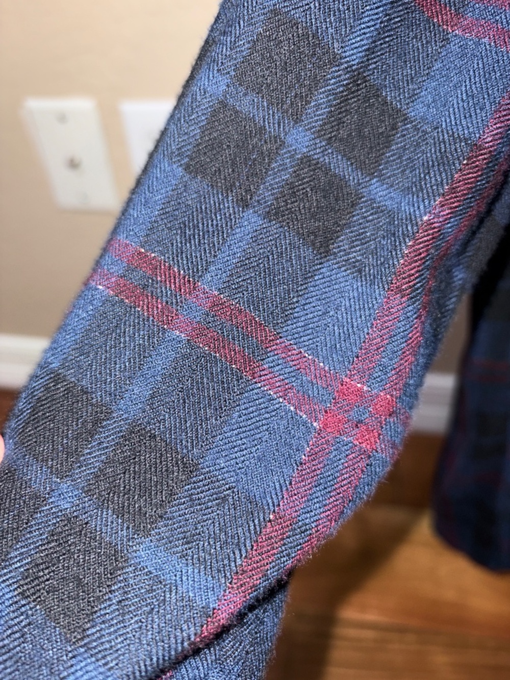 LIKE NEW! Women's Rails Navy/Plum Flannel Button Down - LARGE - Picture 5 of 8
